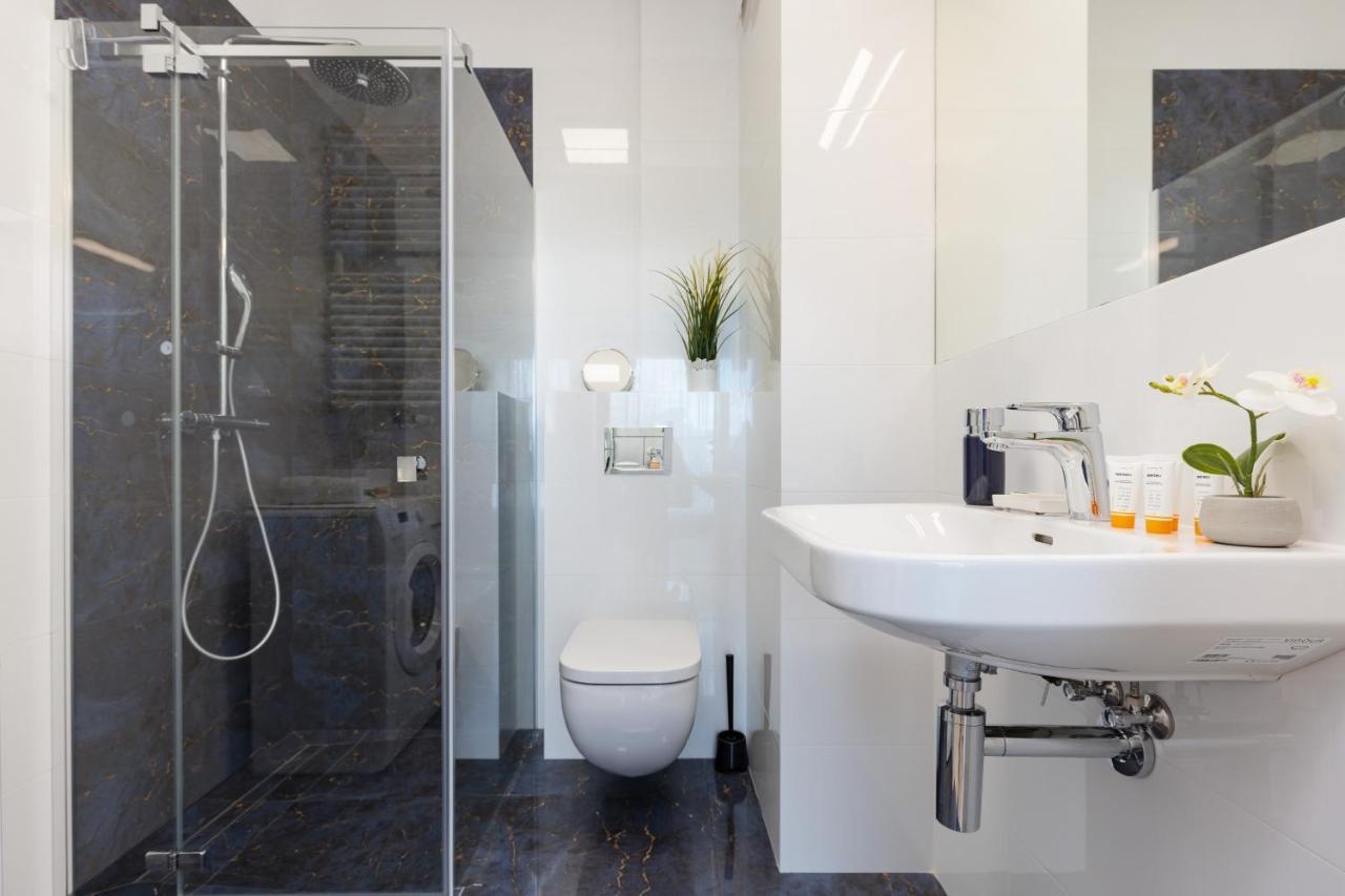 Warszawa Srodmiescie Bonifraterska Apartments By Noclegi Renters Esterno foto
